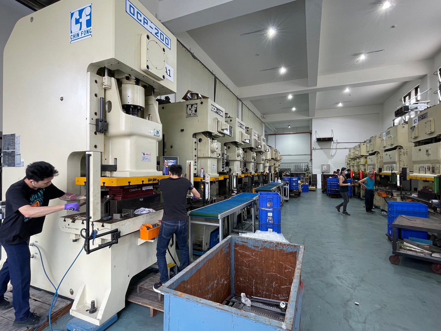 JLM INDUSTRIAL｜建龍機械｜沖壓｜加工｜代工 建龍機械工業股份有限公司創立於1979年，超過40年的歷史秉持品質優先、持續創新理念，為客戶降低成本、提高優勢，早期以生產汽車五金